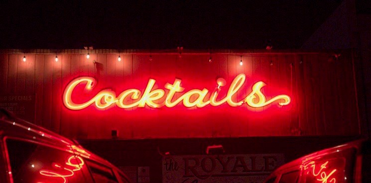 neon cocktails sign